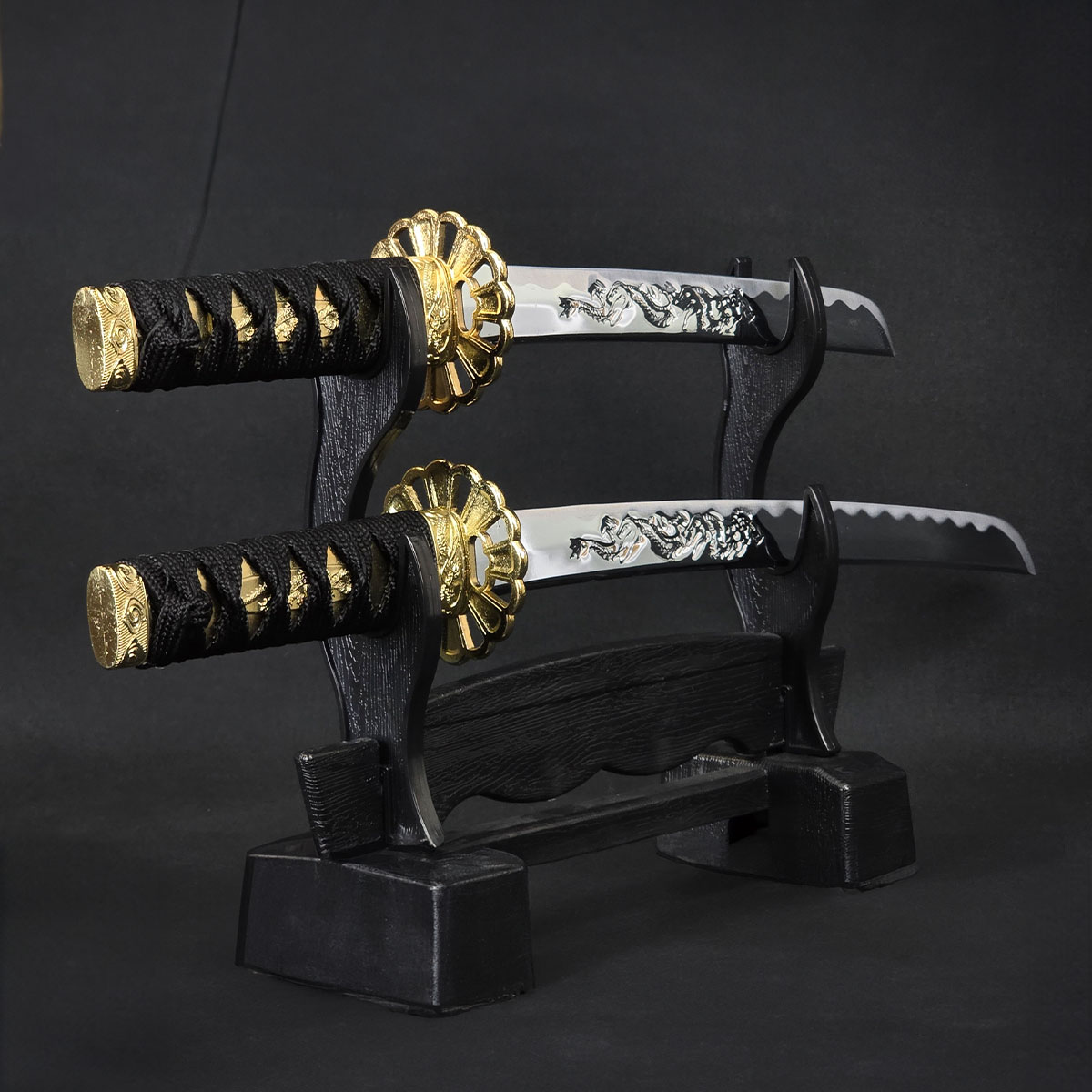 日本製模造刀 2本セット 刀掛台付き 龍柄 黒色 観賞用小道具コスプレ