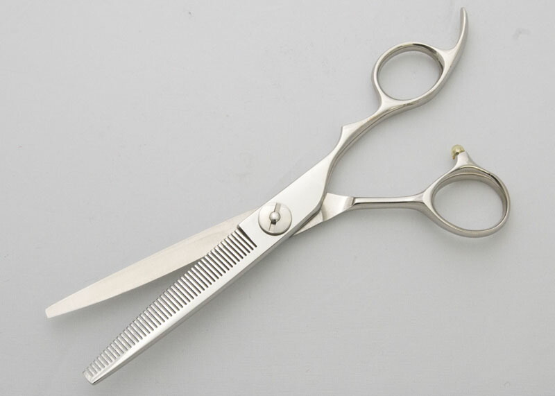 スパッと爽快に切れる理美容師サロン仕様カットシザー操作性Good♪犬