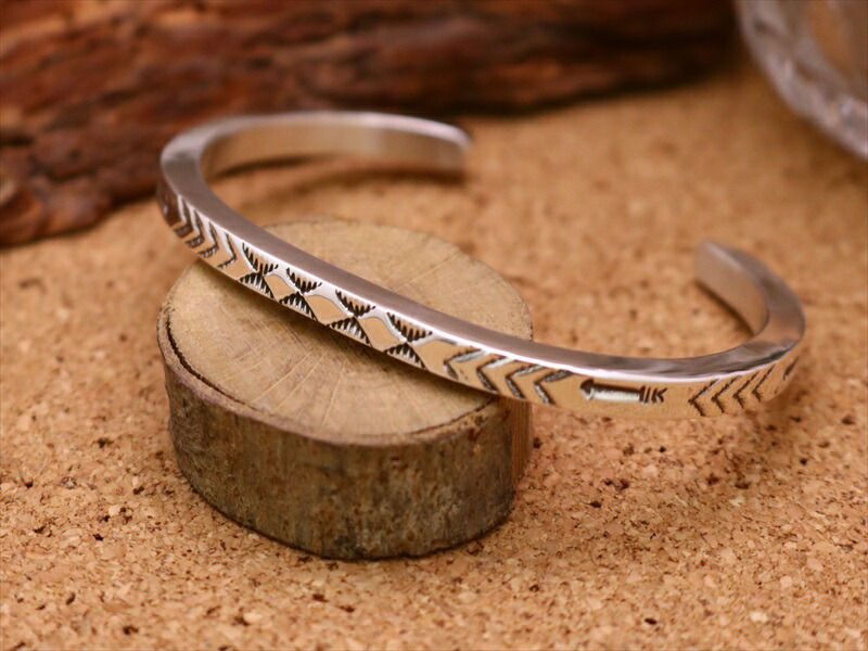 ナバホ族 バングル」の人気商品一覧 | 安い商品を通販サイトから探す