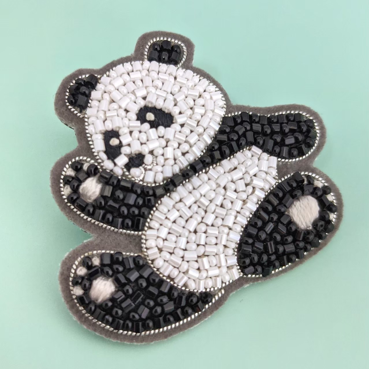 楽天市場】チリア 田川啓二 ビーズのパンダブローチ [ S / M / L