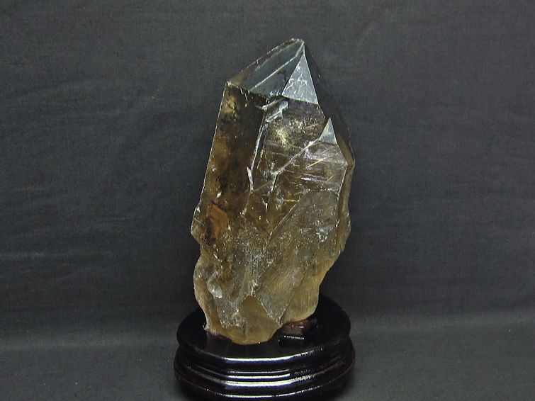 楽天市場】3.2Kg スモーキークォーツ 原石 ルチルクォーツ入り smoky