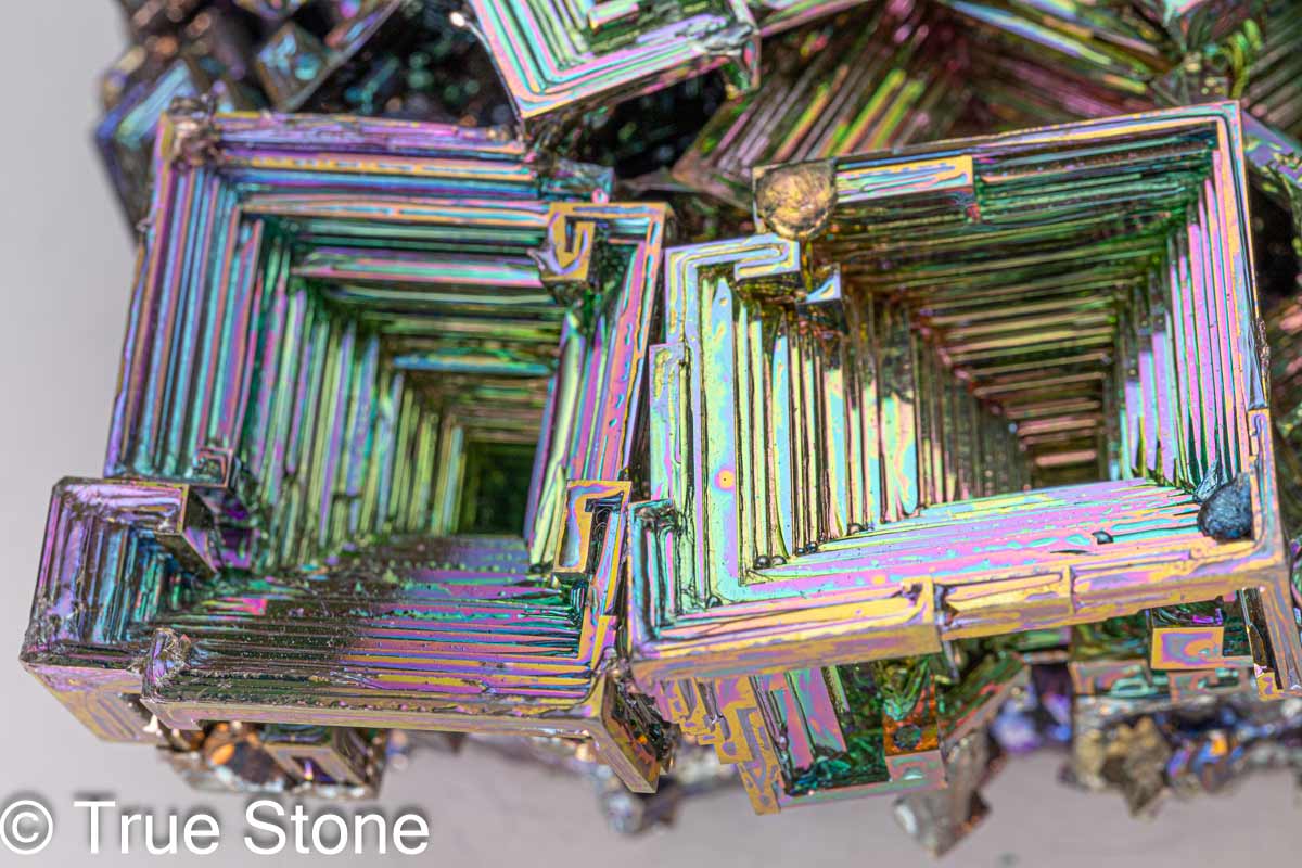 楽天市場】希少 巨大 ビスマス 結晶 重量 1489g 元素記号 Bi 原子番号