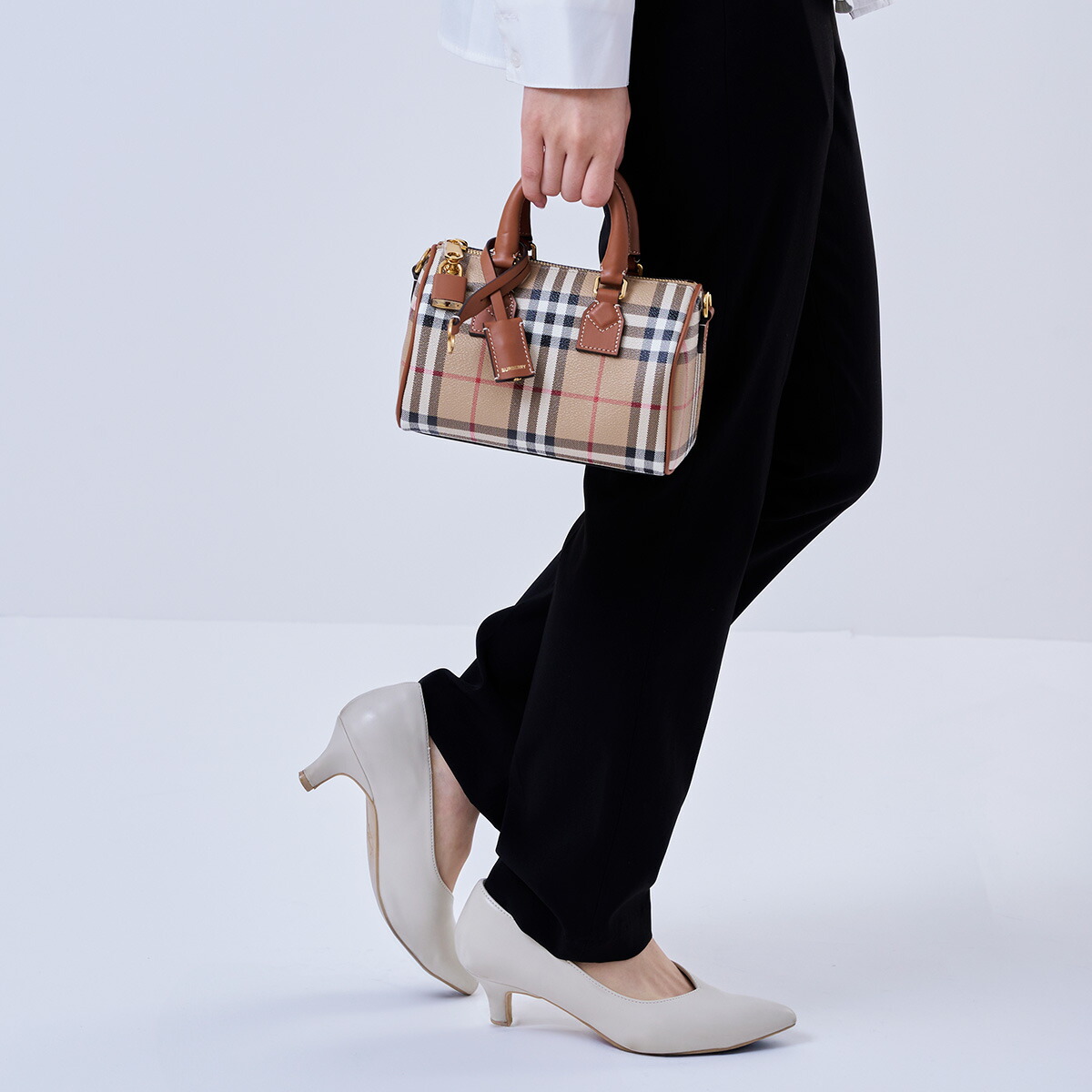 楽天市場】BURBERRY バーバリー バッグ ハンドバッグ 8071357 8069663