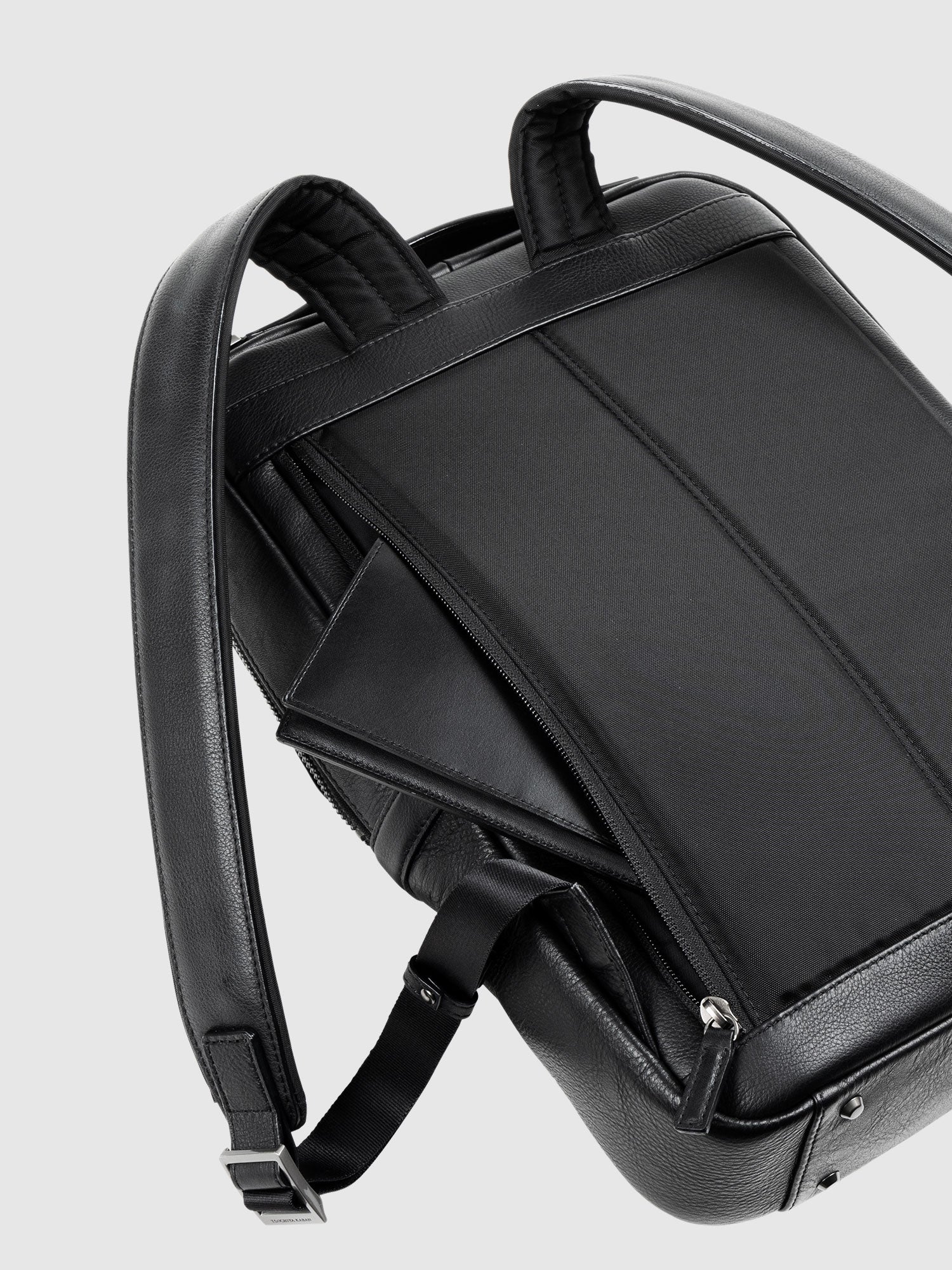 プロータ スマートバックパック (防水革) – バックパック – 土屋鞄製造所