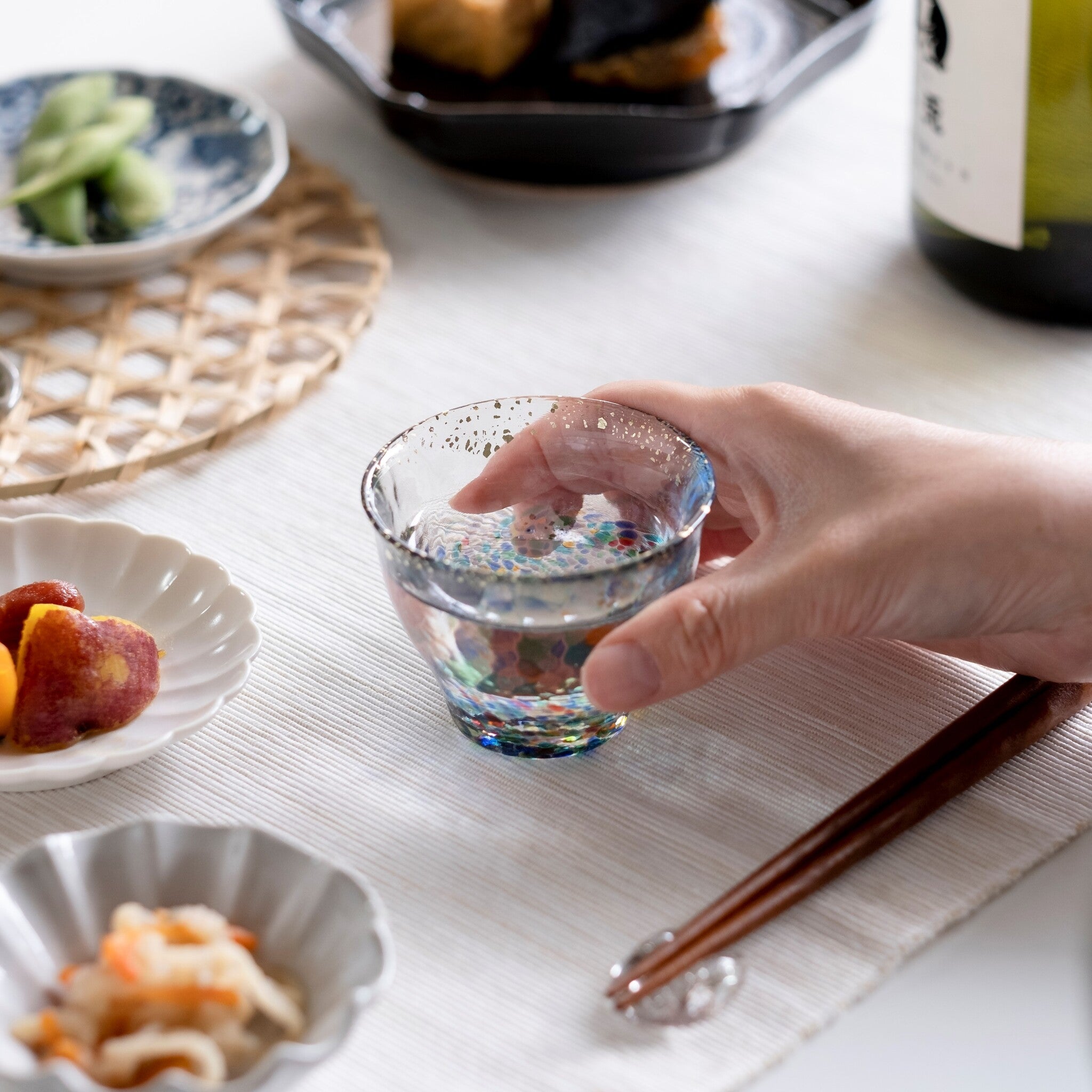 津軽びいどろ MATSURI金彩 ぐいのみペアセット | 盃ペアをプレゼントに