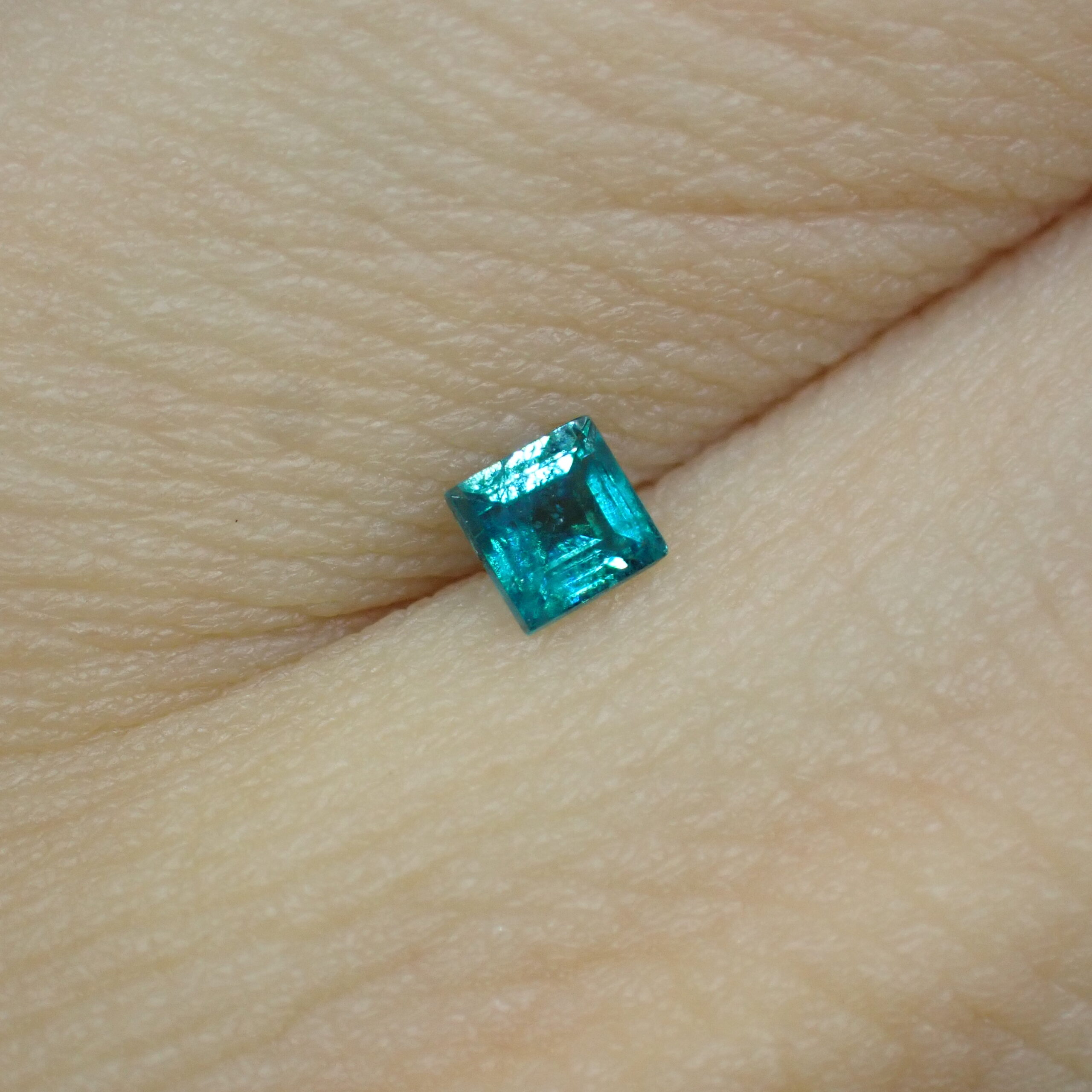 存在感◎ グランディディエライト 0.091ct | 宝石つむり