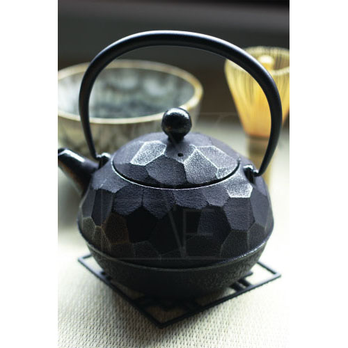 Difference Between Nambu Iron Kettle and Iron Teapot | Japanese