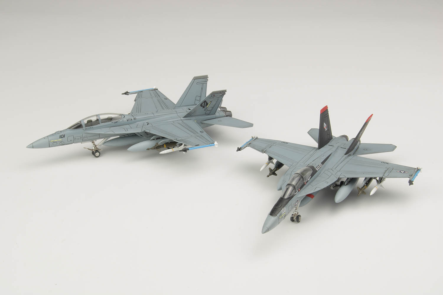 1/144 アメリカ海軍 艦上戦闘機 F/A-18F スーパーホーネット VFA-41