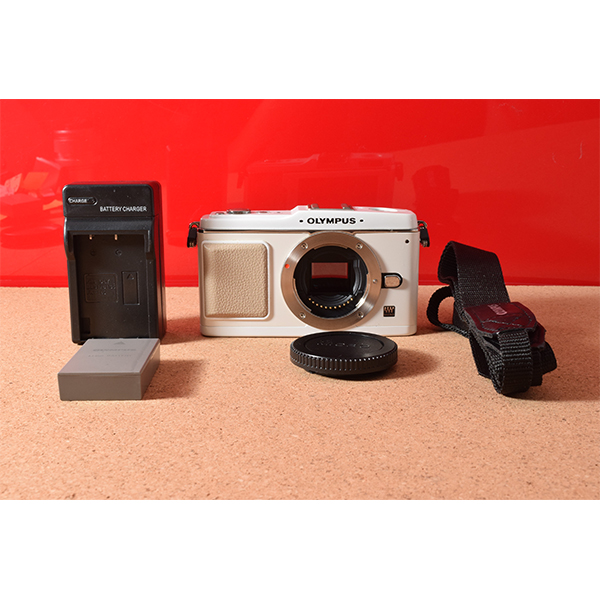 初心者用の一眼レフカメラ専門館TSS / OLYMPUS オリンパス PEN E-P1!
