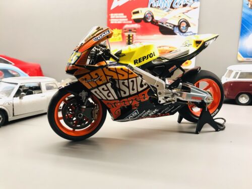 TAMIYA Masterwork Collection 1/12 Repsol Honda RCV211 '03 Rossi
