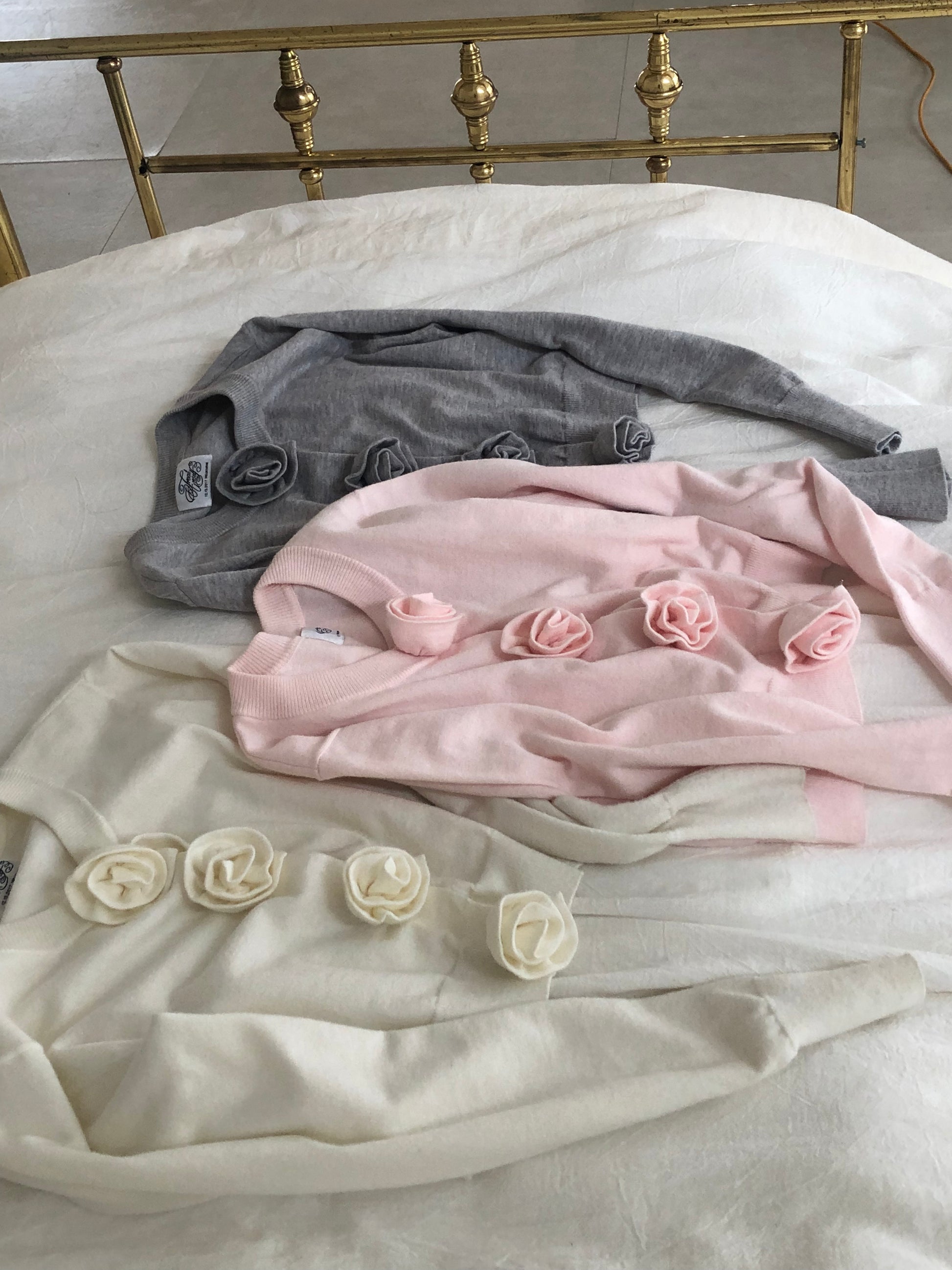 Rose flower motif cardigan – Treat Ürself