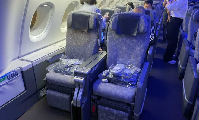 がっかり】ANAエアバスA380フライングホヌ搭乗機プレミアムエコノミー