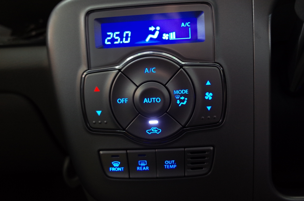 DA17Wエブリイ 限定一点 液晶反転レインボー エアコンスイッチパネル