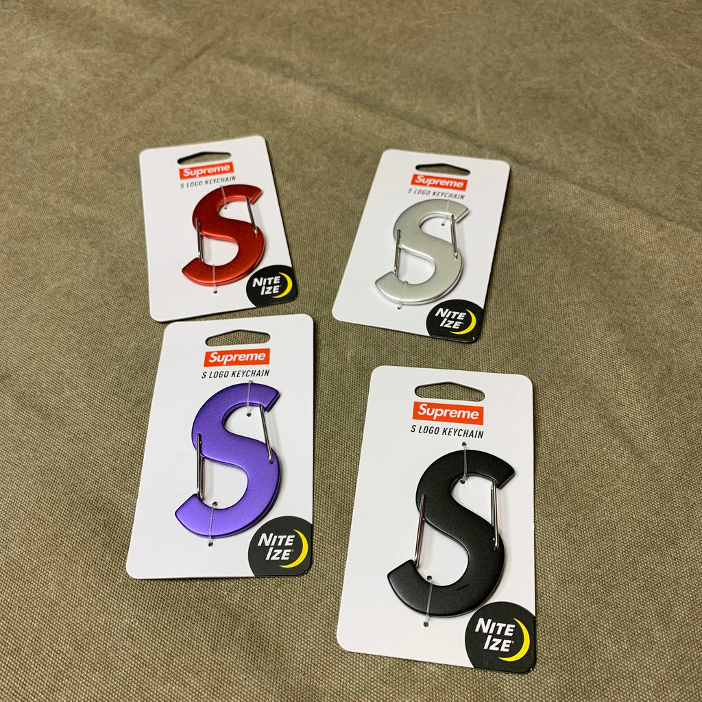 SUPREME NITE IZE S LOGO KEYCHAIN – Trade Point_HK