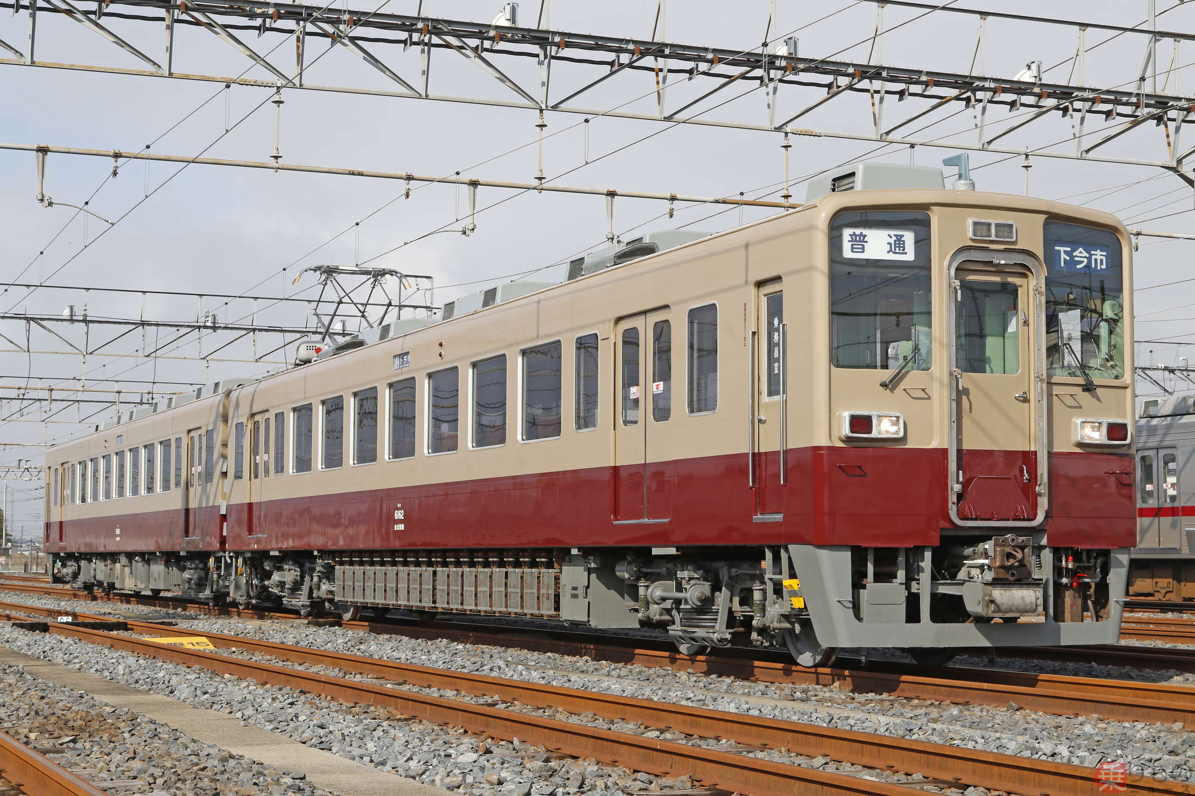 東武ツートンカラー」28年ぶり復活 6050型電車に6000系リバイバル