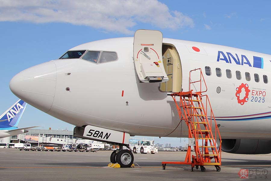 通常塗装と全ッ然違う！ ANA「大阪万博特別デザイン機」ド派手な全貌と