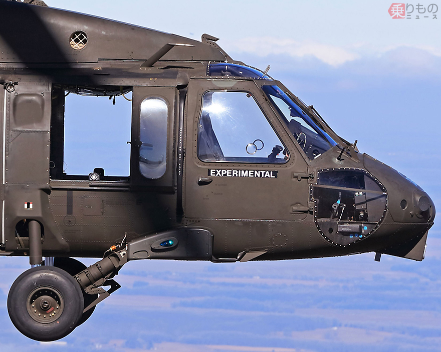 米国防総省「ブラックホーク」ヘリ初の無人自律飛行に成功 従来機の