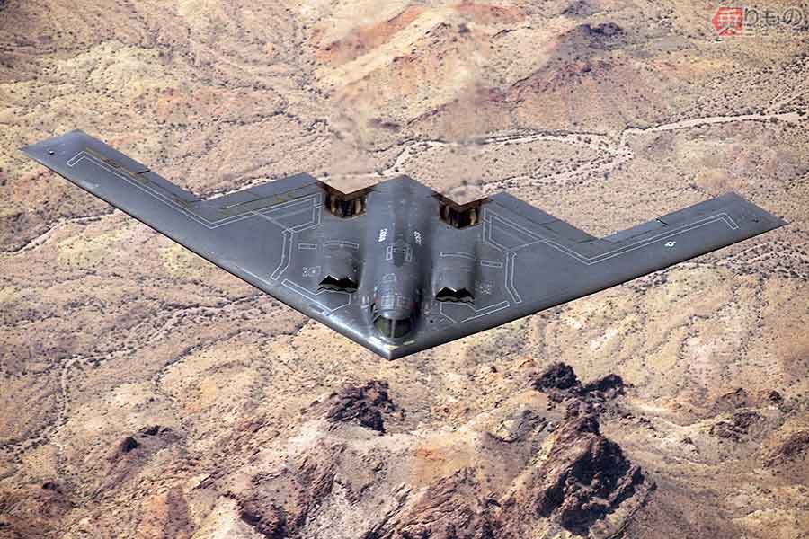 異形のステルス爆撃機 B-2「スピリット」初飛行 – 1989.7.17 配備先は