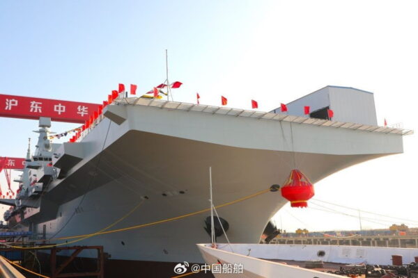 空母だろ!? 中国海軍の新たな巨艦「四川」誕生 カタパルト装備で艦載機
