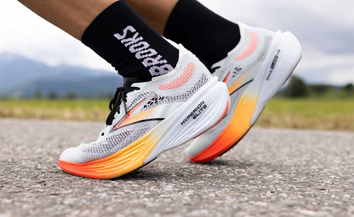 BROOKS】カーボンプレート搭載のロードレーシングモデル｢HYPERIONELITE