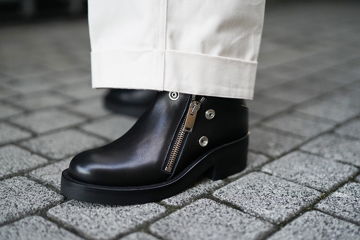 ライダースのデザインを落とし込んだヒールブーツ。 | transistor