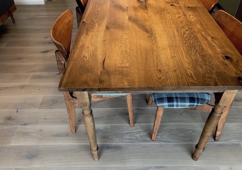 オーク無垢材ろくろ脚ダイニングチェアとオークソファ | レトロ