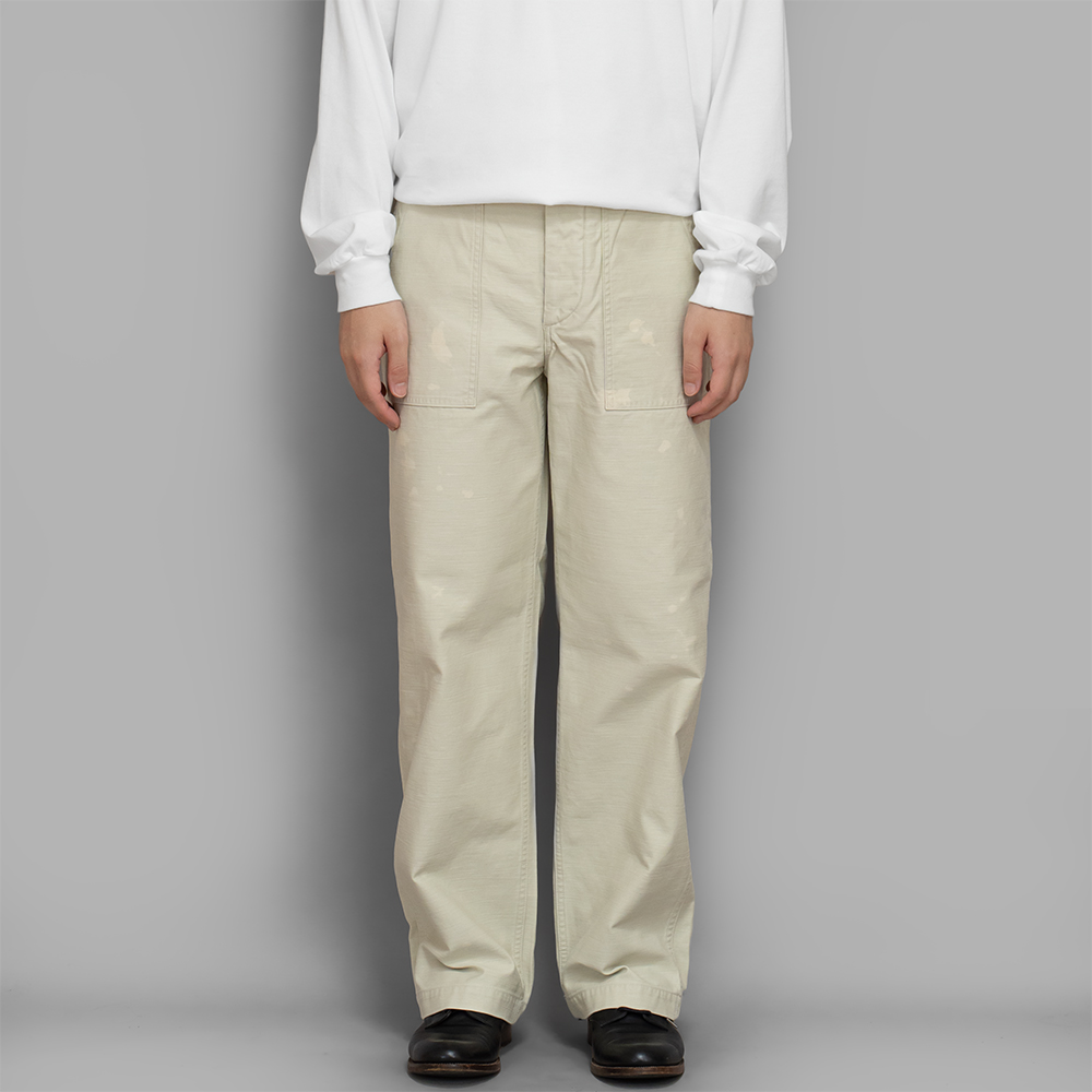 AURALEE / Washed Baggy Satin Bleached Baker Pants (Dusty Ivory