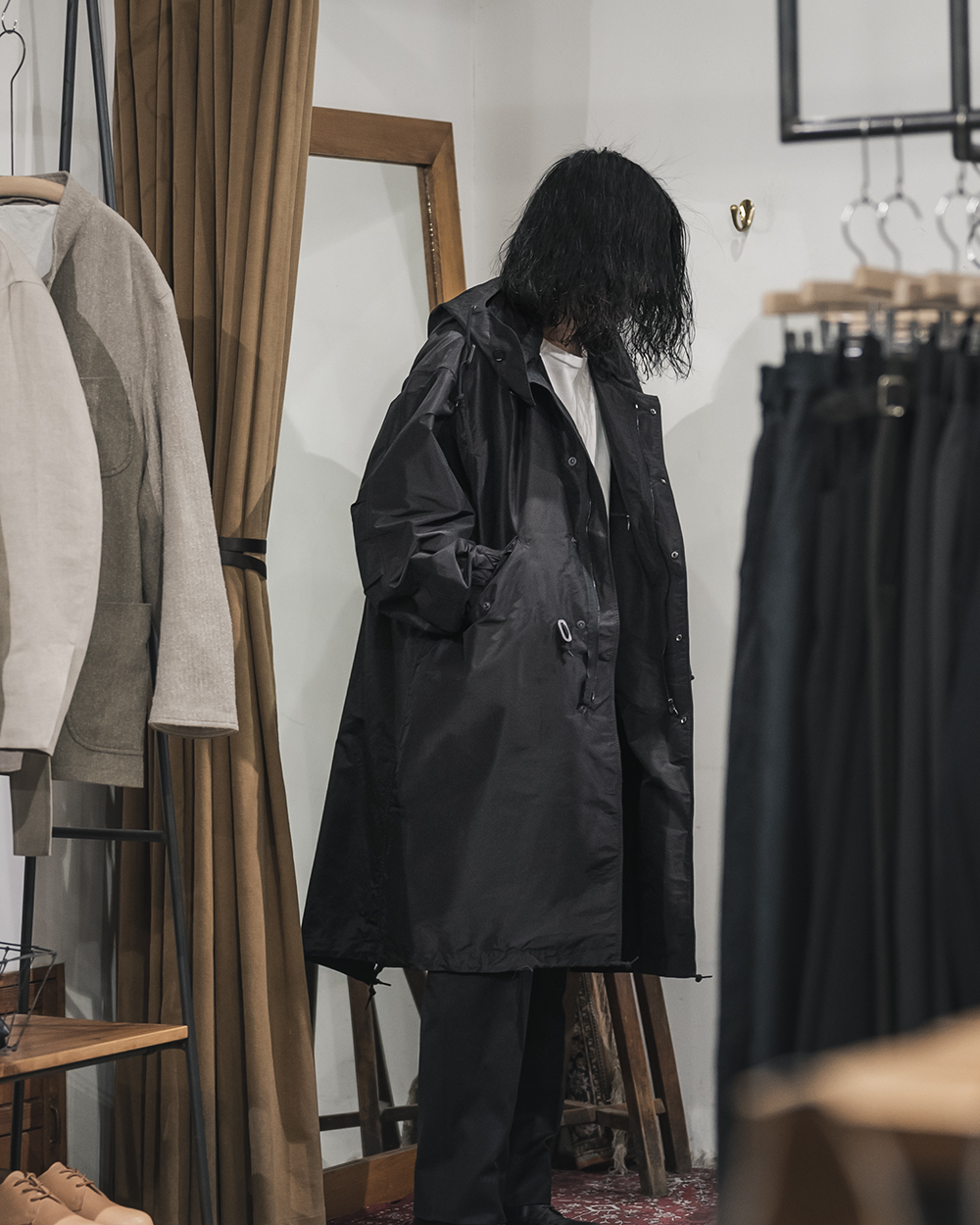 COMOLI / コットンシルク フーデッドコート | twelve