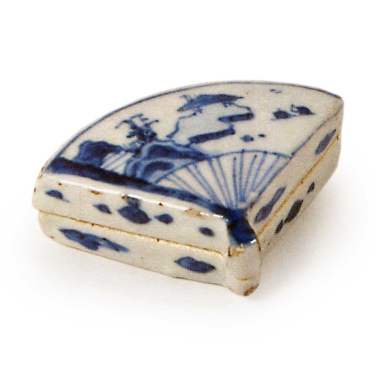 染付開扇香合 そめつけかいせんこうごう | 鶴田 純久の章 お話