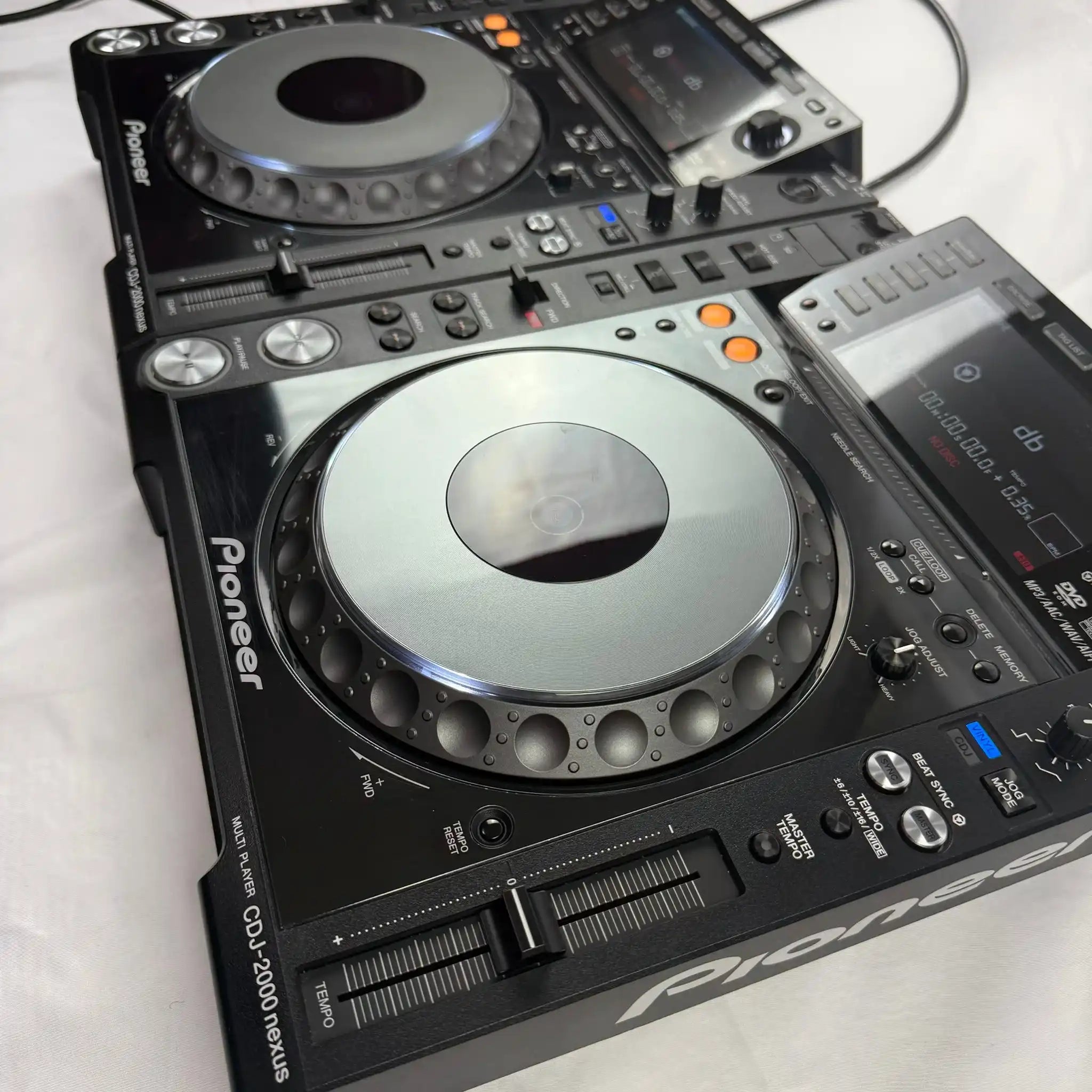 Pair of Pioneer CDJ 2000 Nexus NXS Players - FREE 24H Shipping
