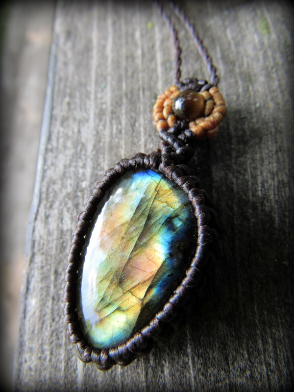 夢の実現をサポートする虹色ラブラドライトのペンダント/ネックレス