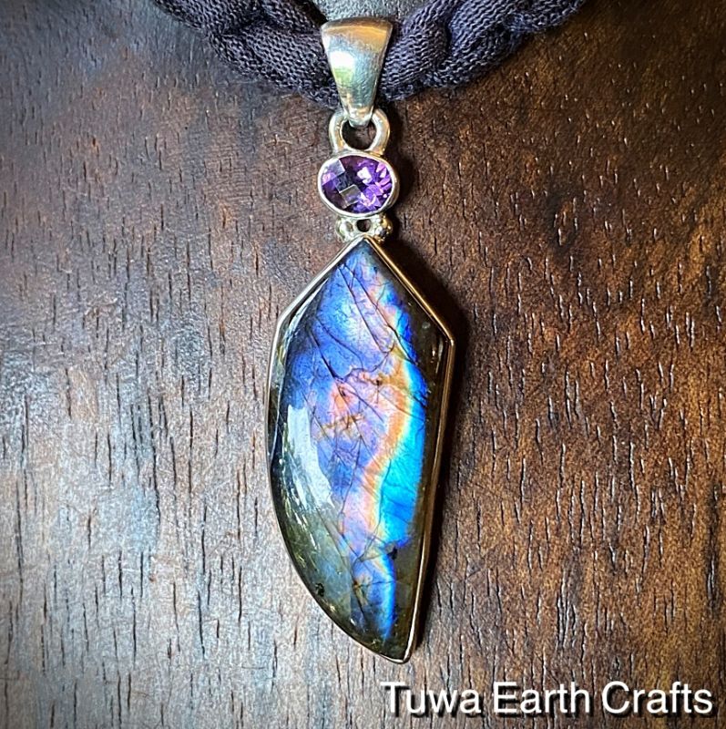 オーロラ色 高品質大ぶりスペクトロライト（フィンランド産