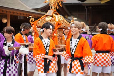 お神輿ロケ密着！重さ100kℊ超え、13人で力を合わせて4時間で1．8kmを