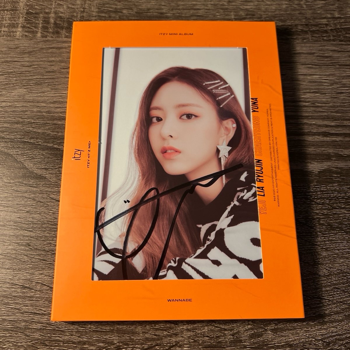 ITZY IT'Z ME WANNABE mwave signed album YUNA | Mercari