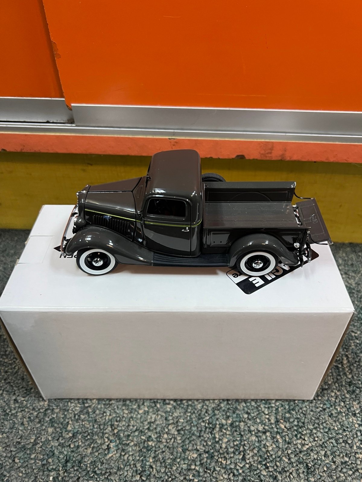 レア絶版】DANBURY MINT社 1935 FORD PICKUP1:24 レア絶版】DANBURY