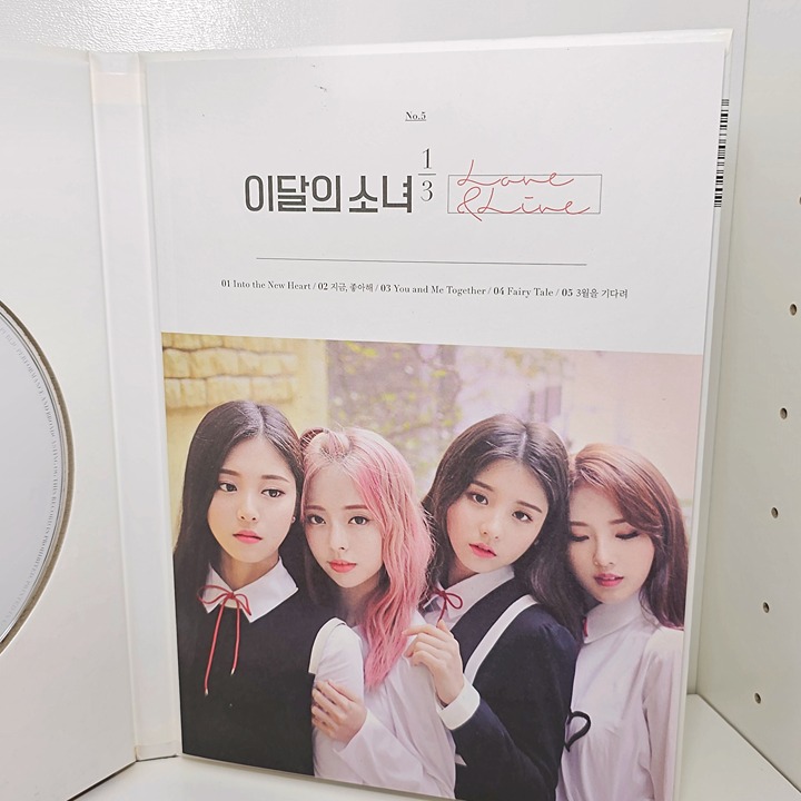 LOONA 1/3 Love & Live Normal Version Official | Mercari