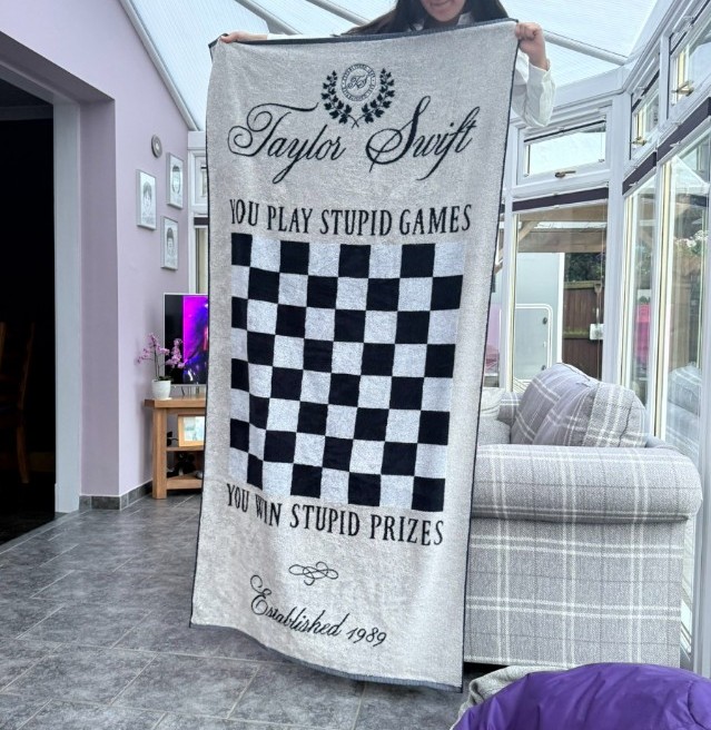 ミュージシャン Taylor Swift Checker Game Towel Taylor Swift