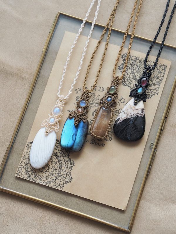 個性的なマクラメをお探しの方必見！スコレサイト/ ラブラドライト