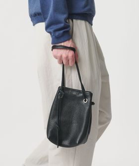 LA UNIQA＞レザー 巾着 バッグ