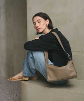 スクエア ビッグバックル ショルダーバッグ