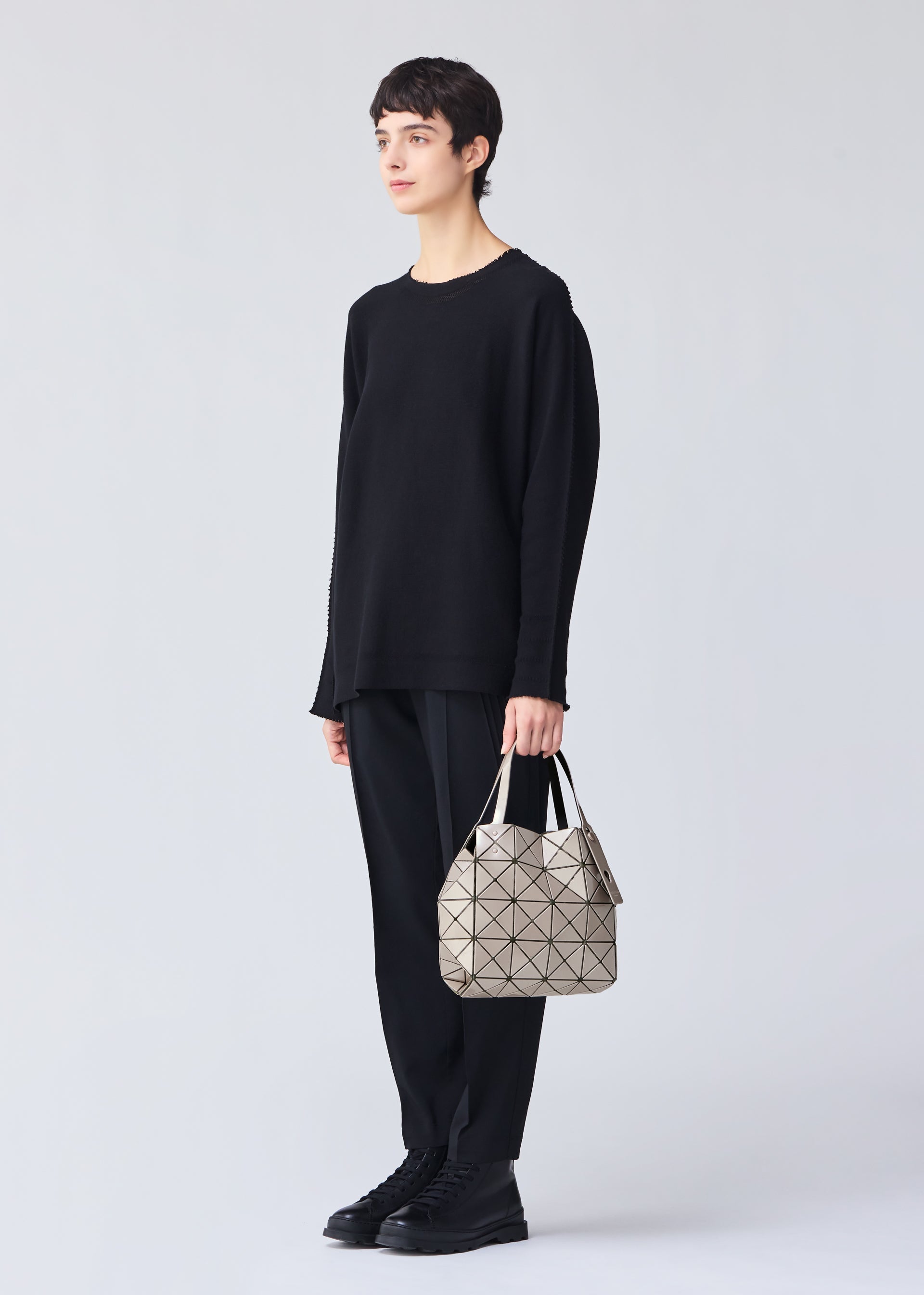 CARAT Open Top Hand Bag Gunmetal – The official ISSEY MIYAKE