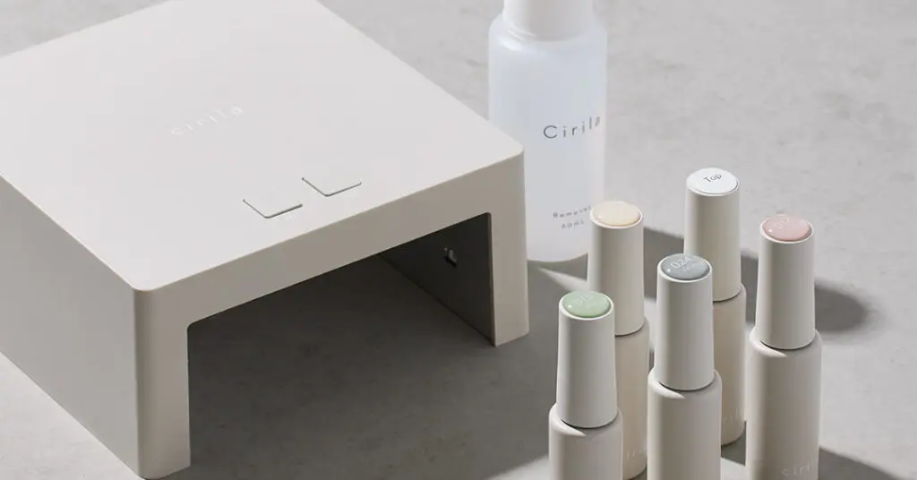 爪や肌に優しいジェルネイル。保湿成分配合のセルフジェルネイル