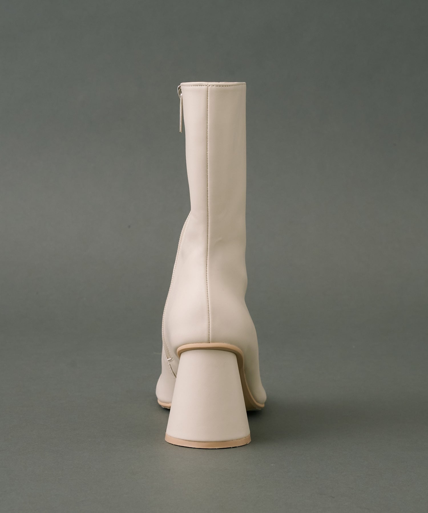 Cone Heel Round Boots(1 IVORY): : ウィメンズ｜UNITED TOKYO ONLINE