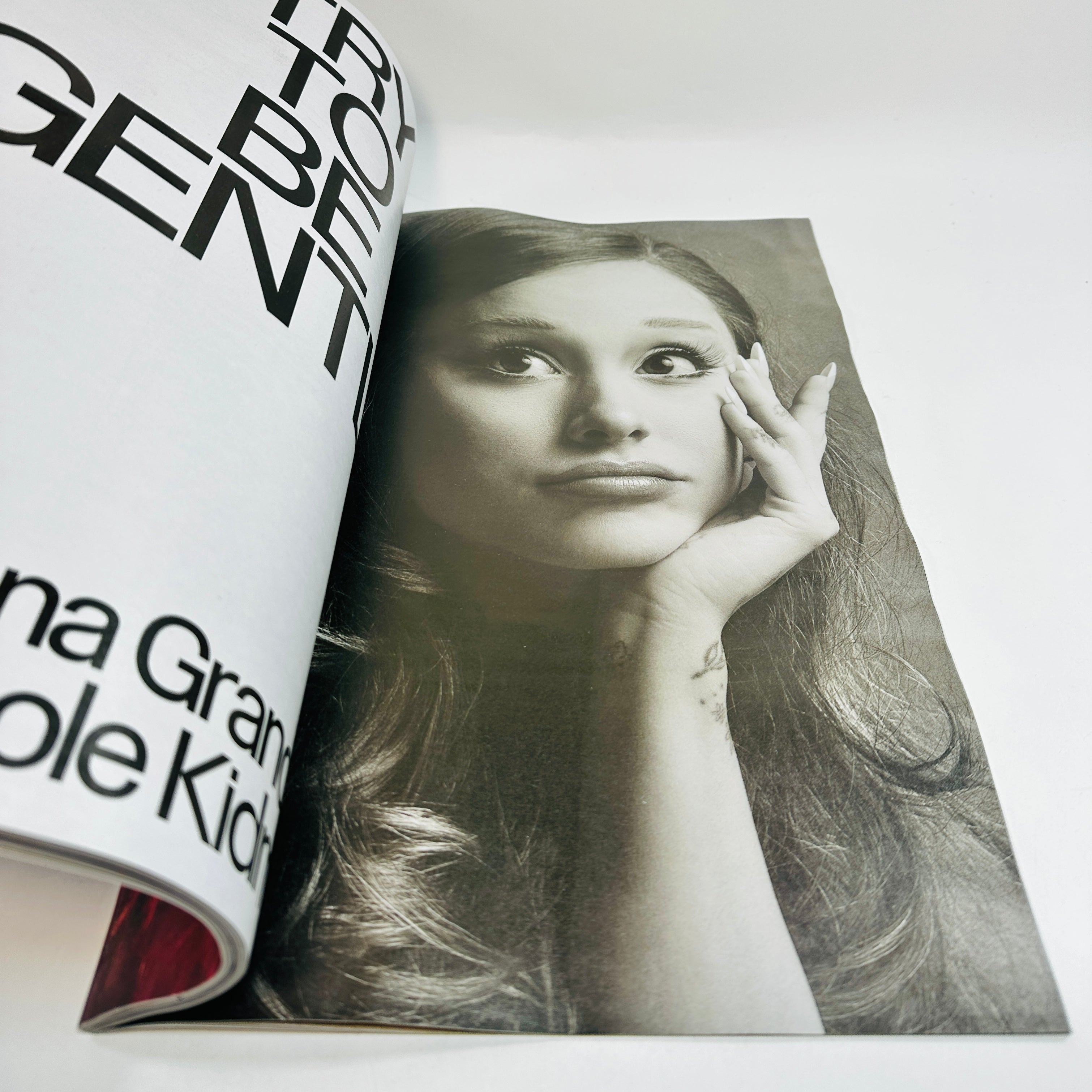 Interview #564 - Ariana Grande – UNITOM