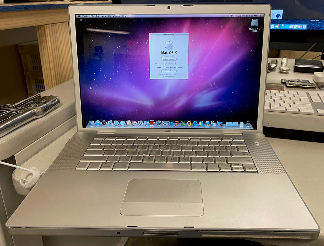 Apple MacBook Pro 15-inch Glossy June 2006 2GHz Intel Core Duo