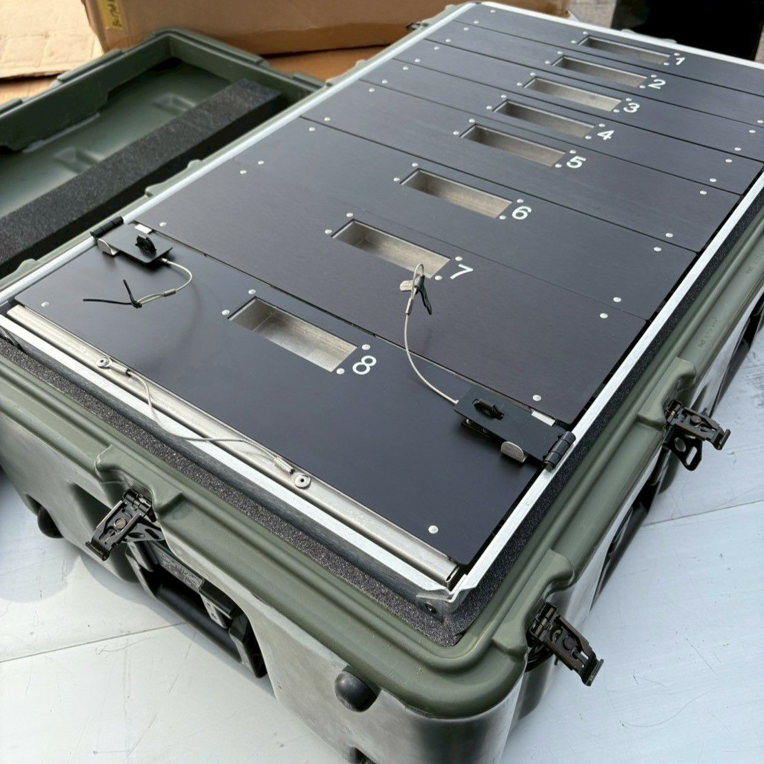 G.I.T TOOLS 米軍払い下げ商品｜PELICAN 8段引き出し付きハードケース