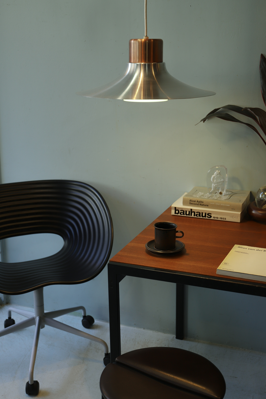 ミッドセンチュリーデザイン ペンダントライト アルミシェード ボール