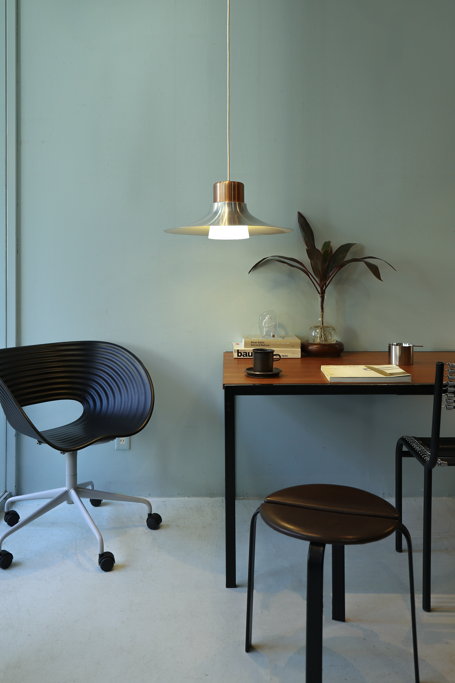 ミッドセンチュリーデザイン ペンダントライト アルミシェード ボール