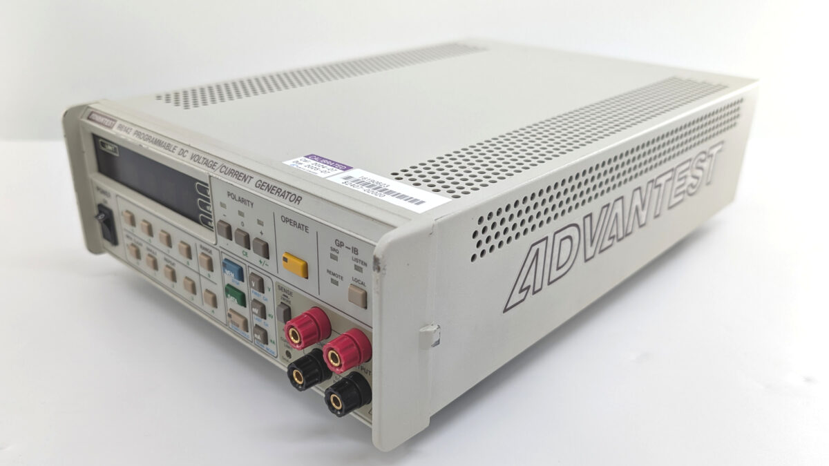 R6142 プログラマブル直流電圧/電流発生器 32V/160mA アドバンテスト S