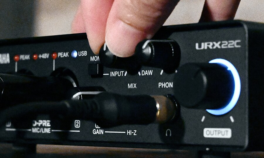 URX22C - Overview - URX-C Series - Interfaces - Synthesizers